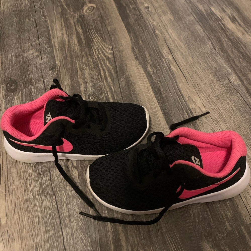 Girls Nike toddler size 13c sneakers